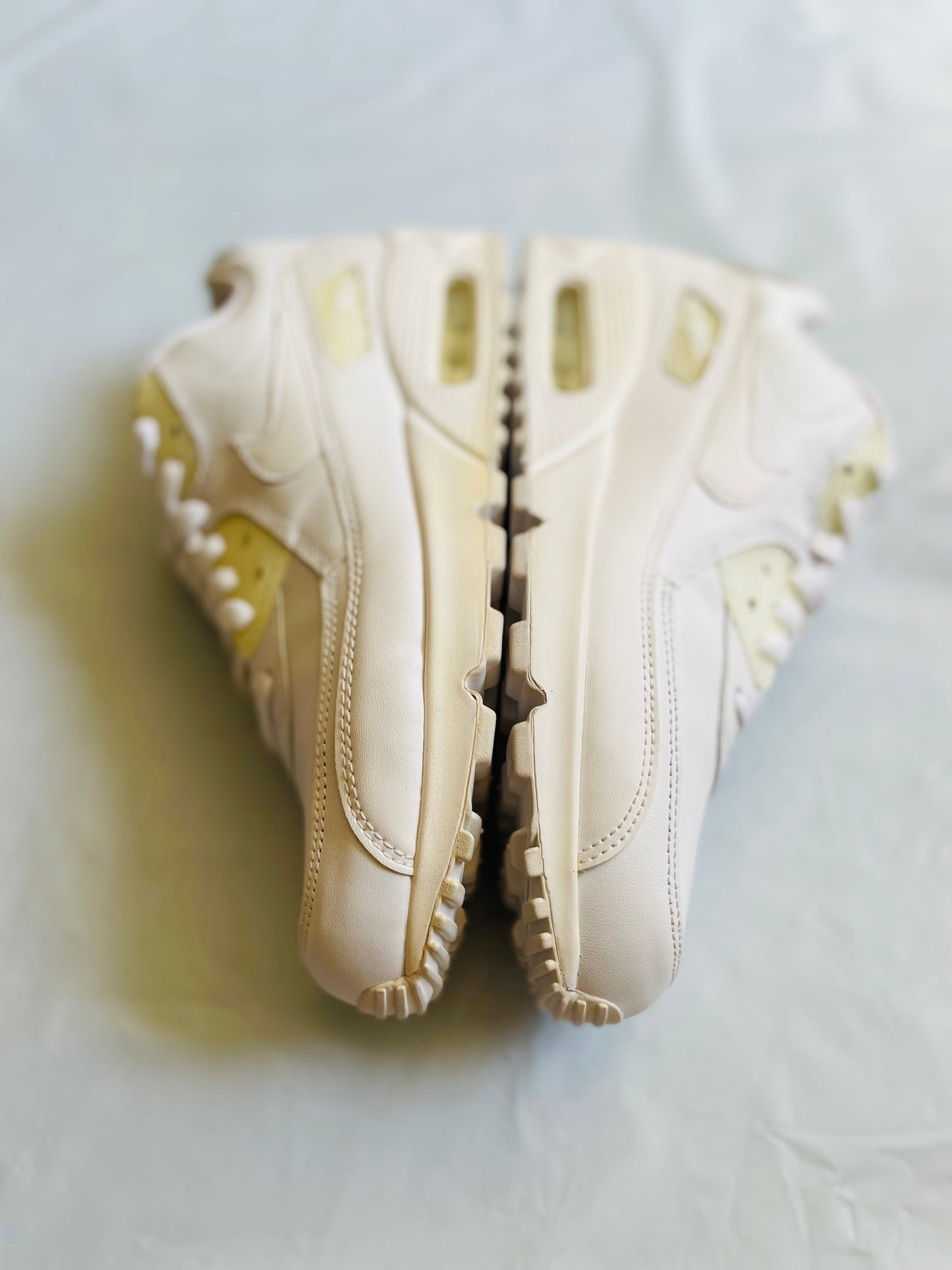 Nike Air Max 90 LTR Mens sz 8D yellowed