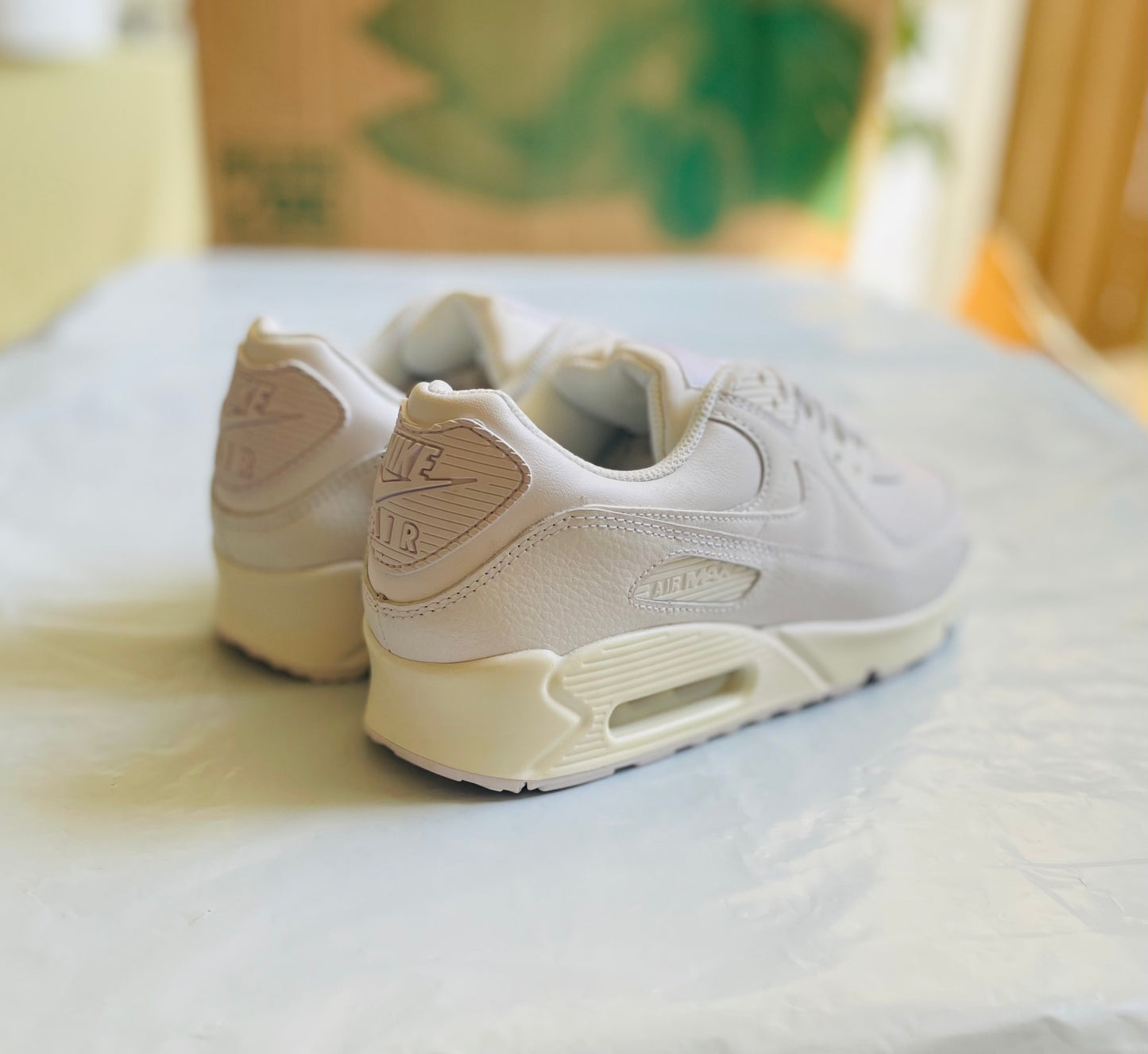Nike Air Max 90 LTR 2020 Mens triple white yellowed sz 10A