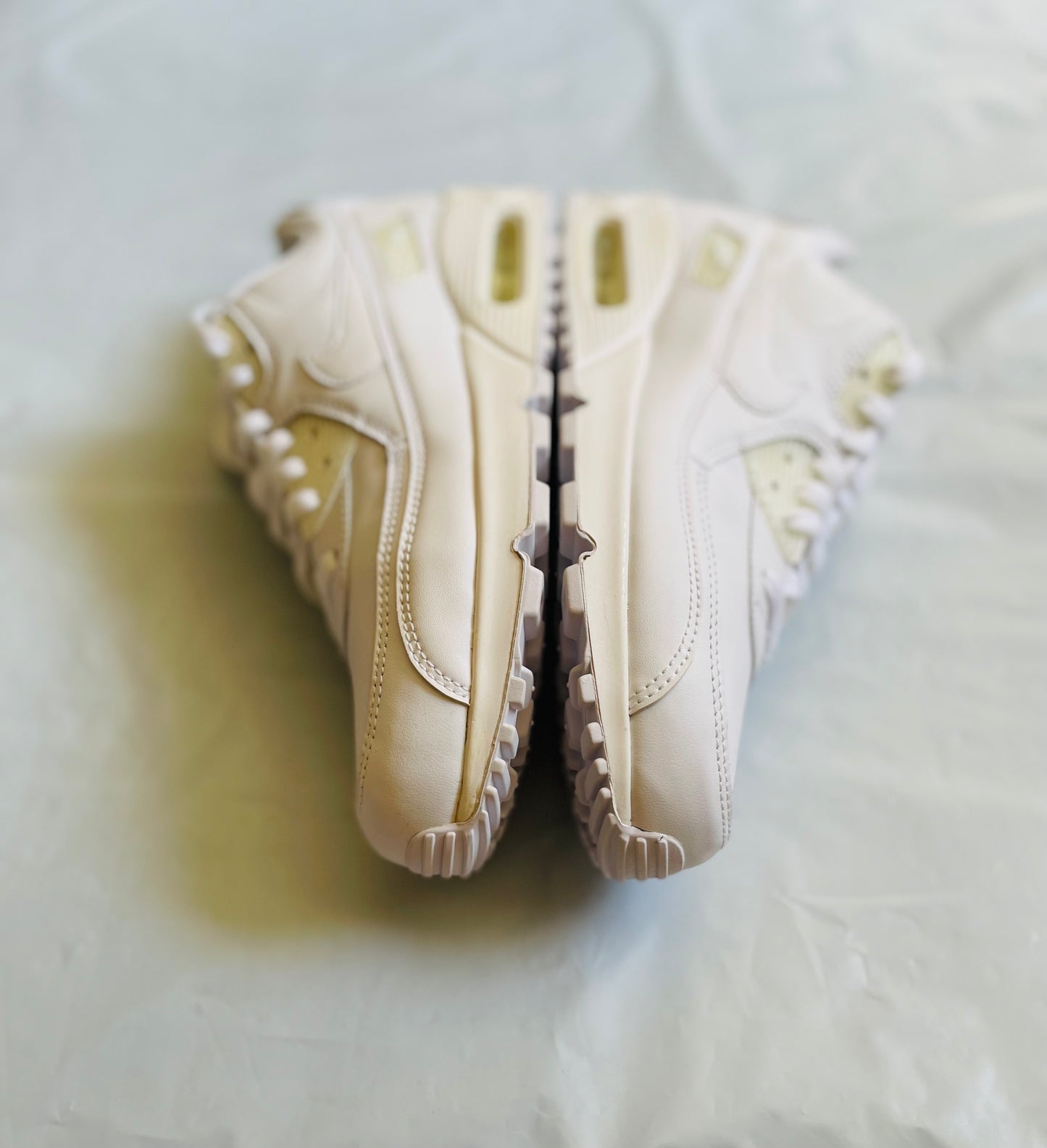 Nike Air Max 90 LTR Mens sz 8B yellowed
