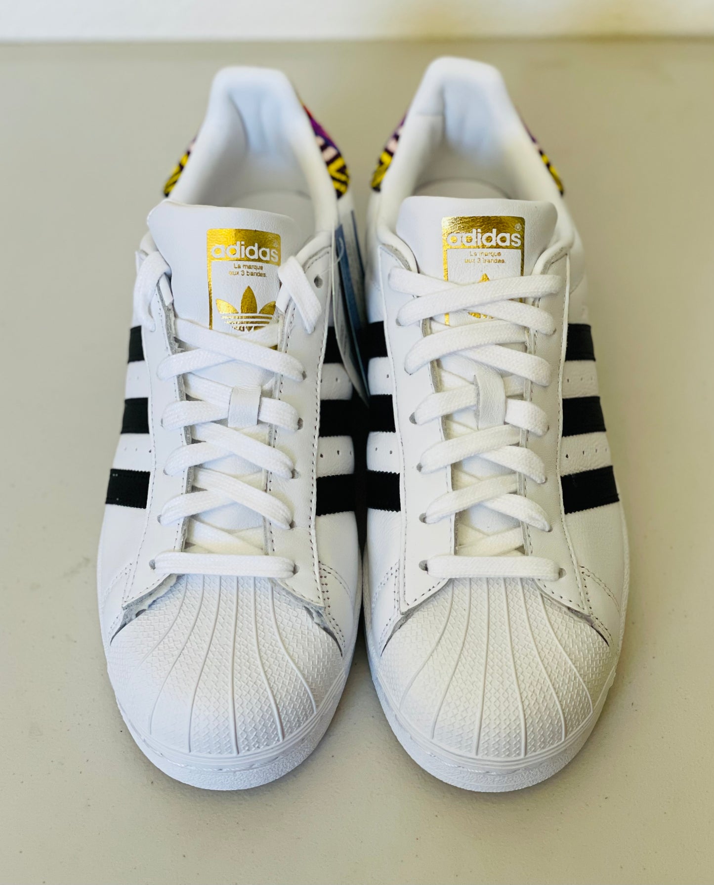 Superstar W embroidered heel