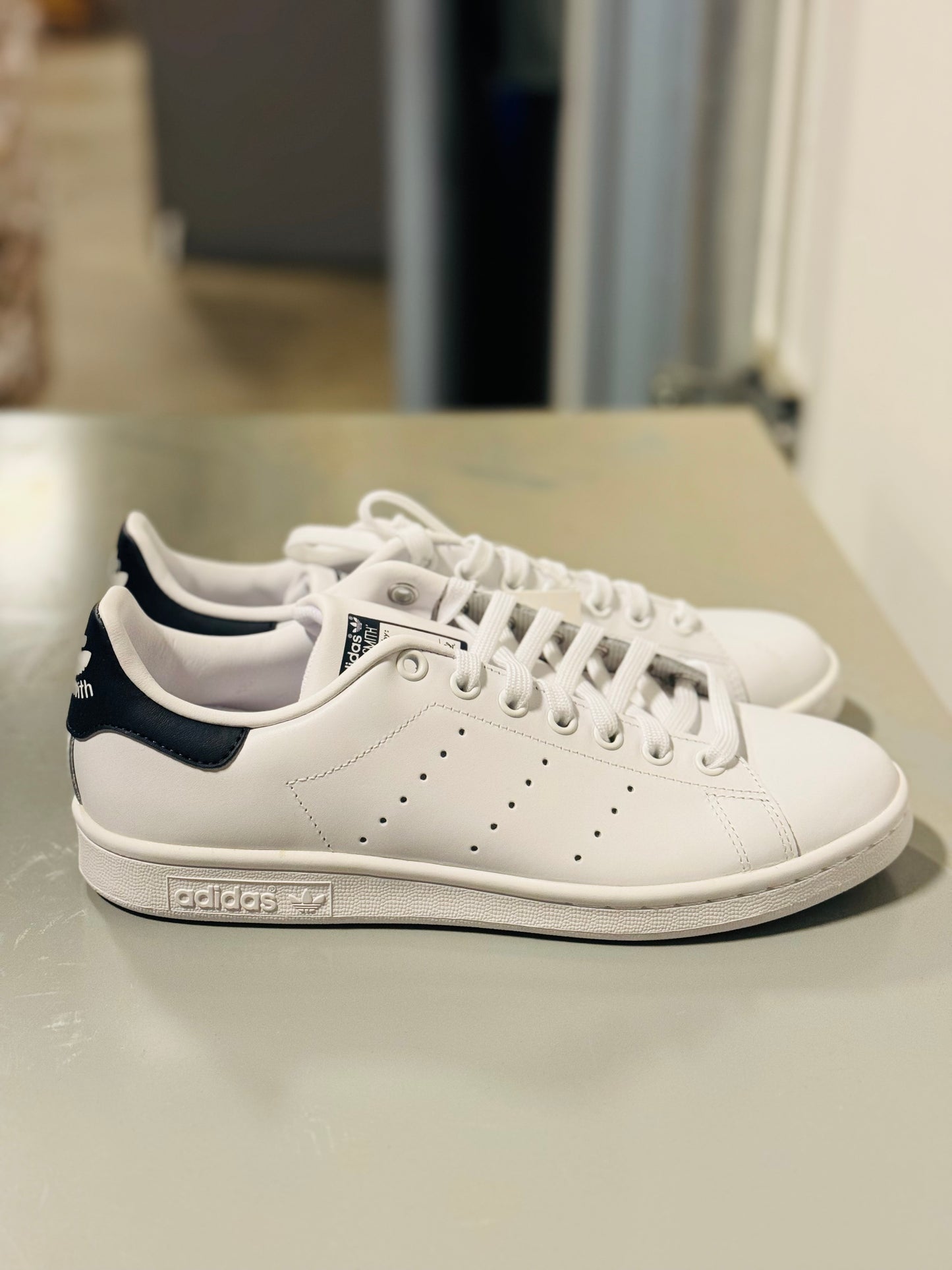 Stan Smith White/Navy Mens-Adidas