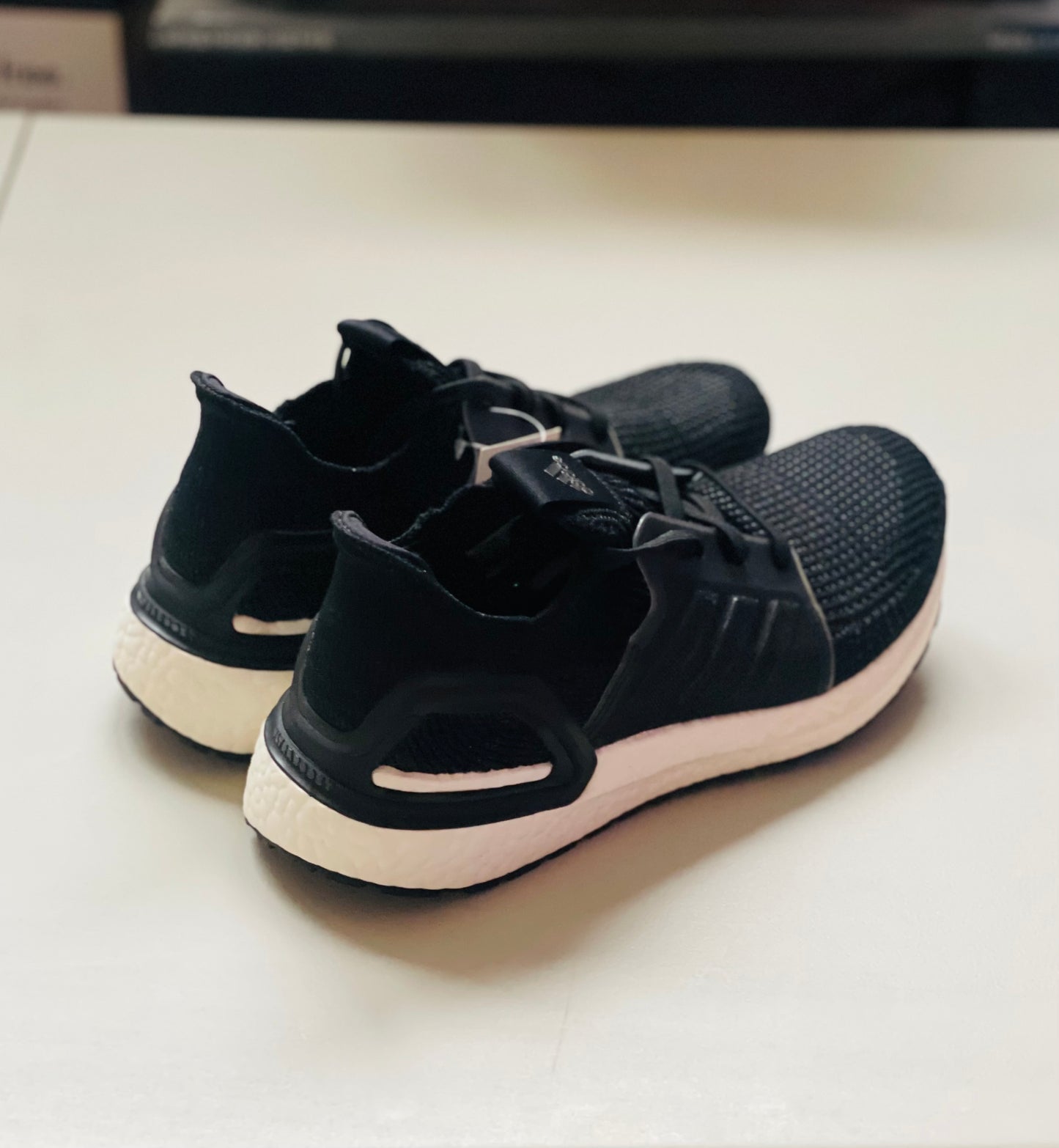 UltraBoost 19 w blk/wht