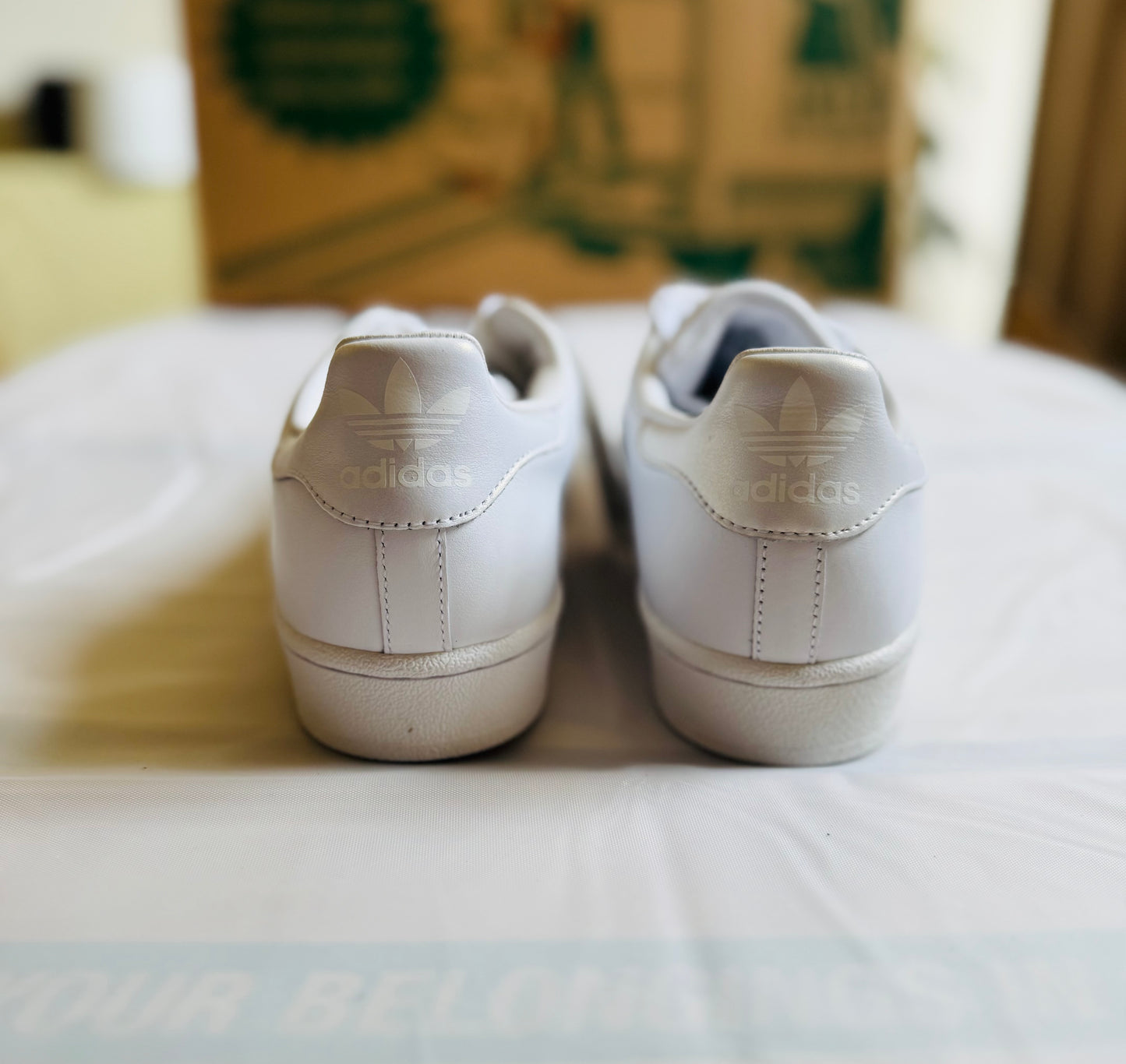 Superstar W seasonal white