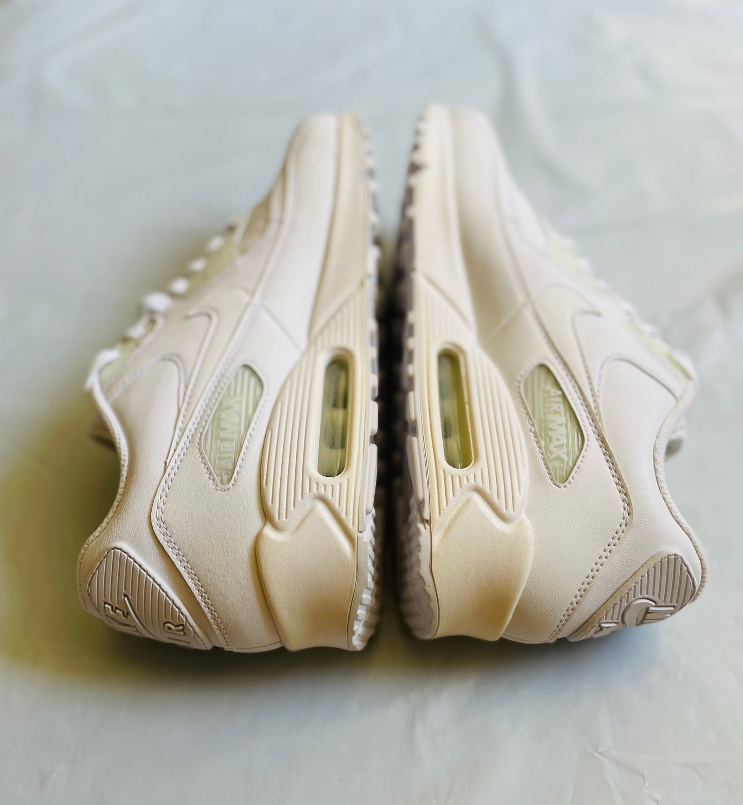 Nike Air Max 90 LTR Mens sz 8B yellowed