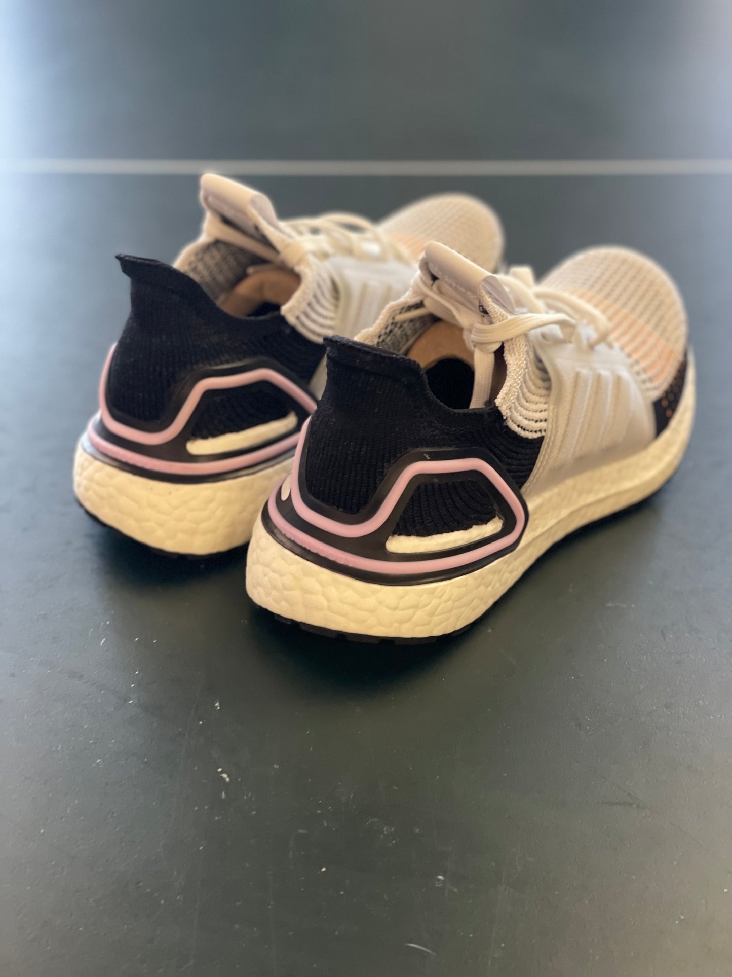 UltraBoost 19 w wht/blk/lavender