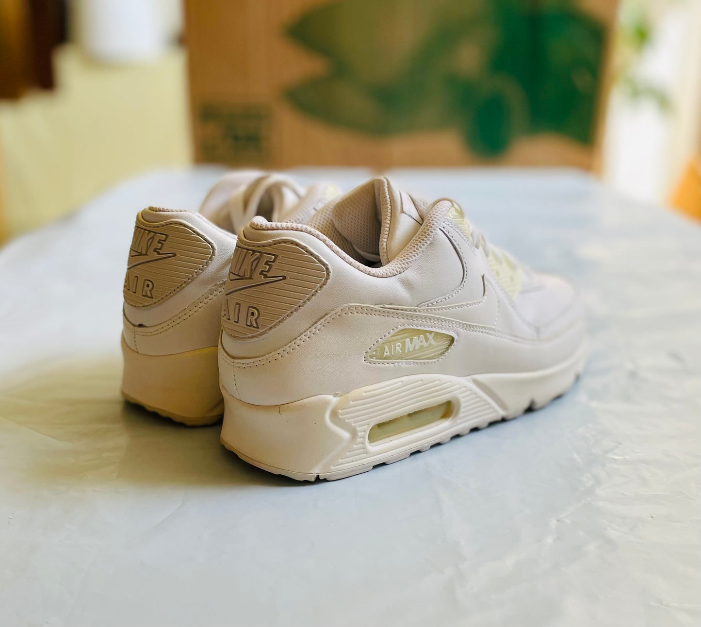 Nike Air Max 90 LTR Mens sz 8D yellowed