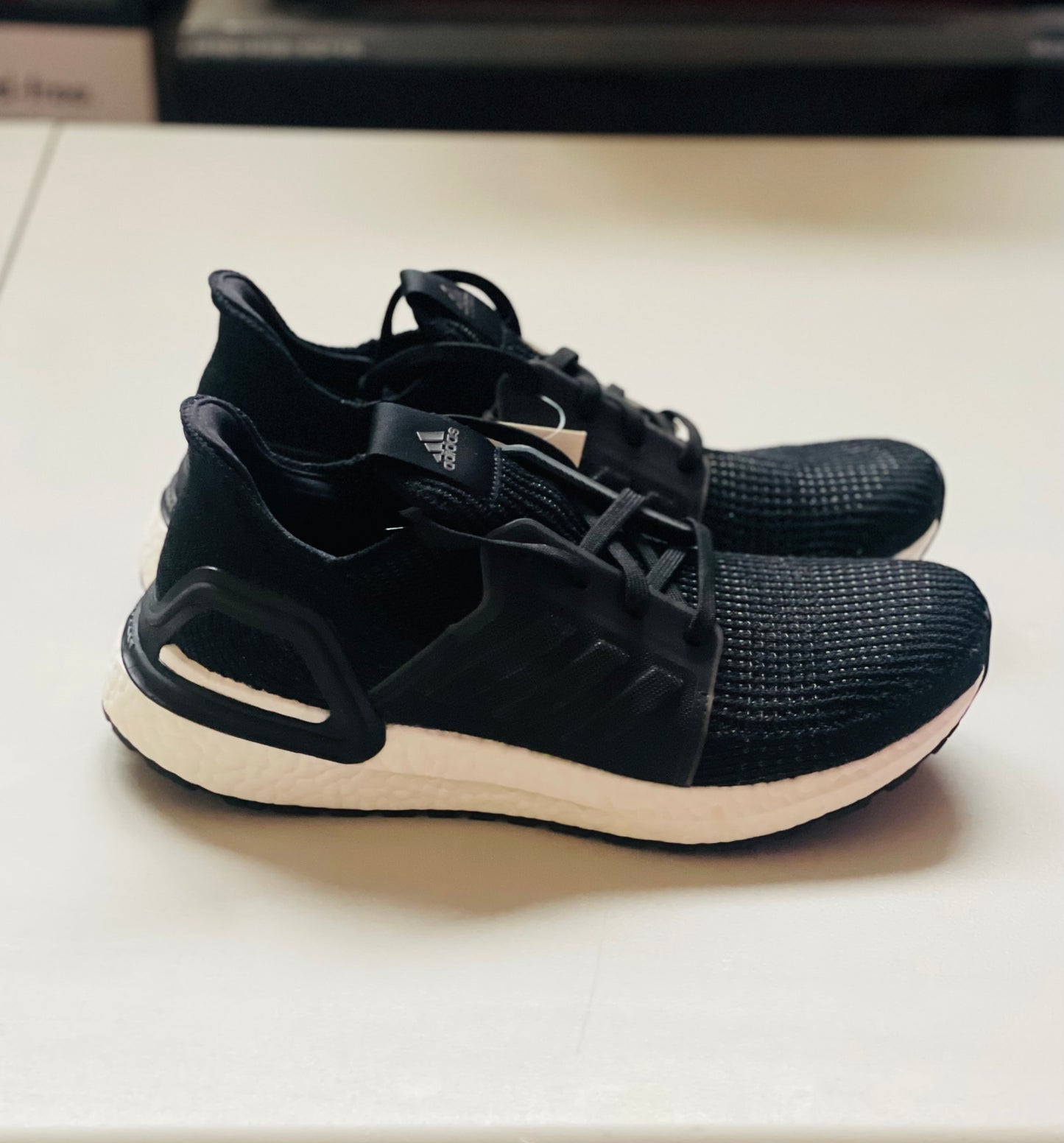 UltraBoost 19 w blk/wht