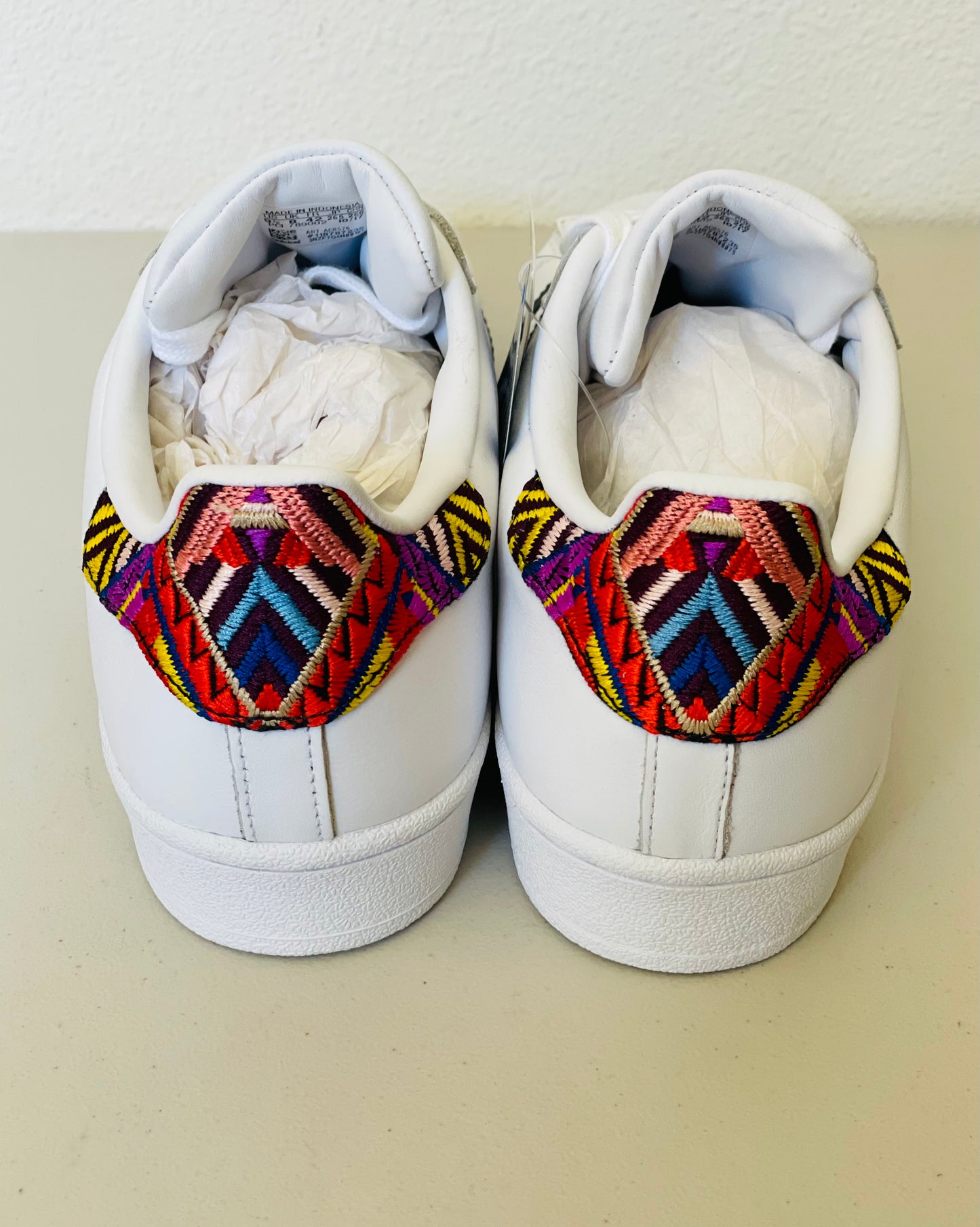 Superstar W embroidered heel