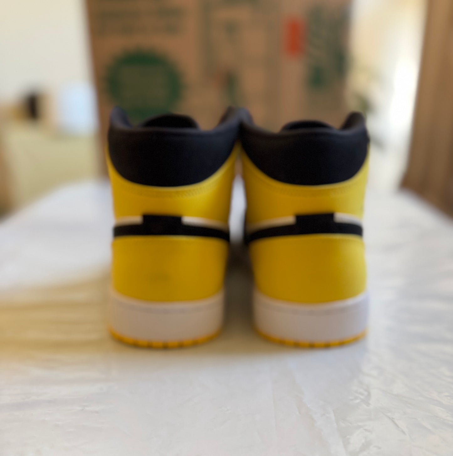 Jordan 1 Mid SE Black/Black-Tour Yellow-White
