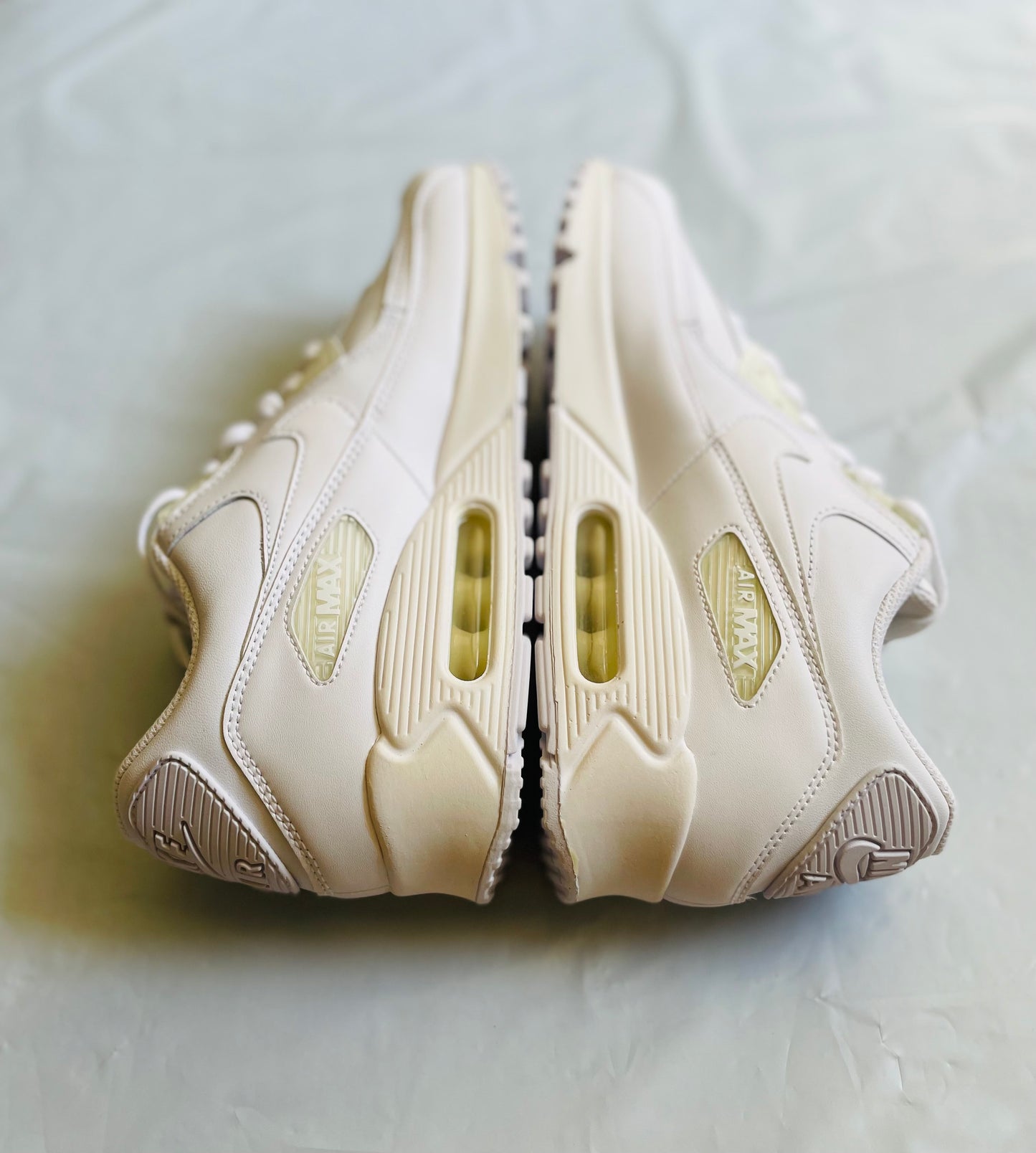 Nike Air Max 90 LTR Mens sz 8.5B yellowed