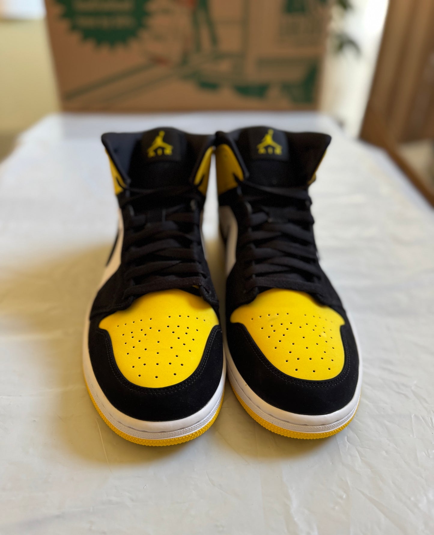 Jordan 1 Mid SE Black/Black-Tour Yellow-White