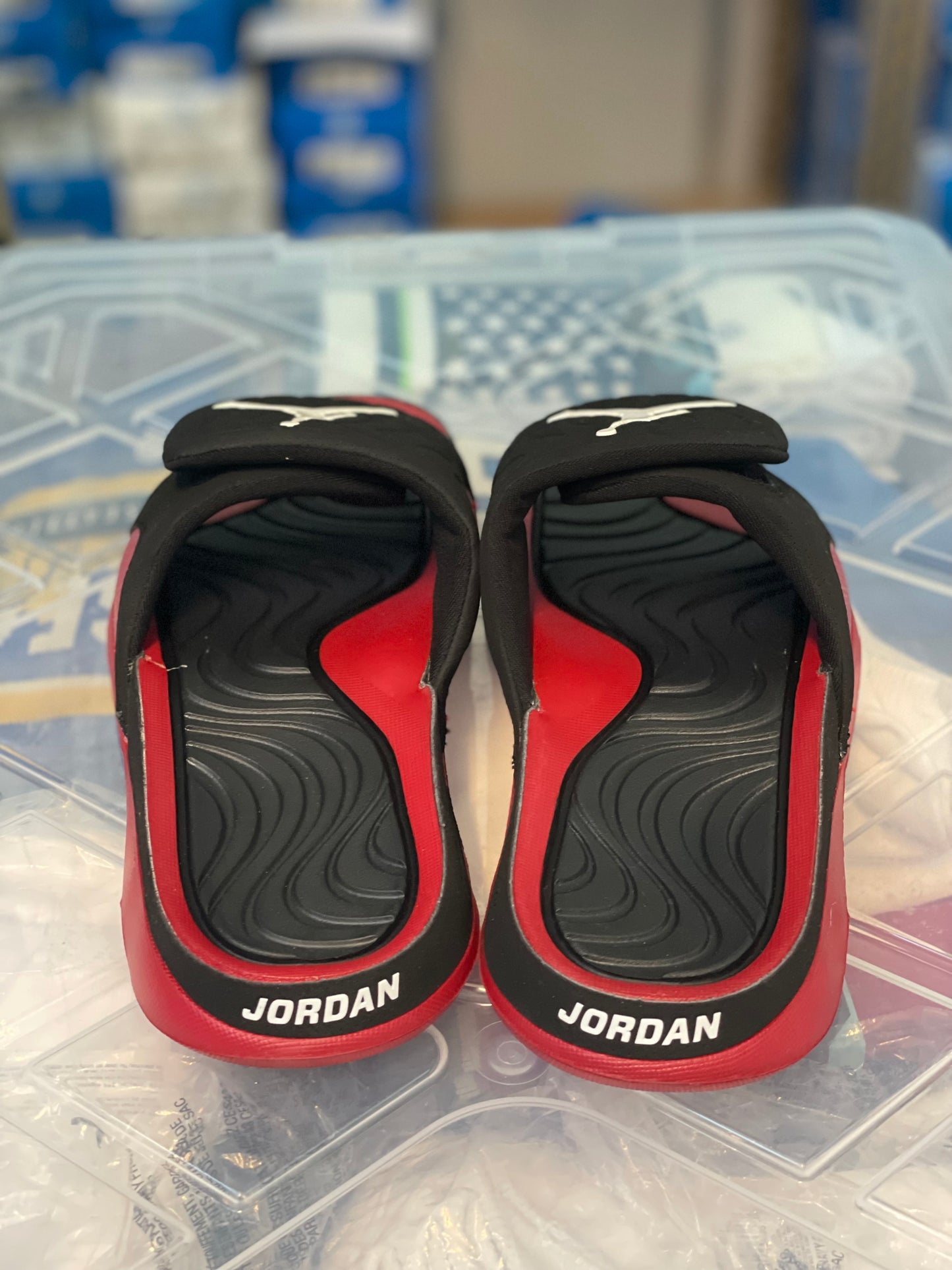 Jordan Hydro 4 Men blk/red Size 12 only