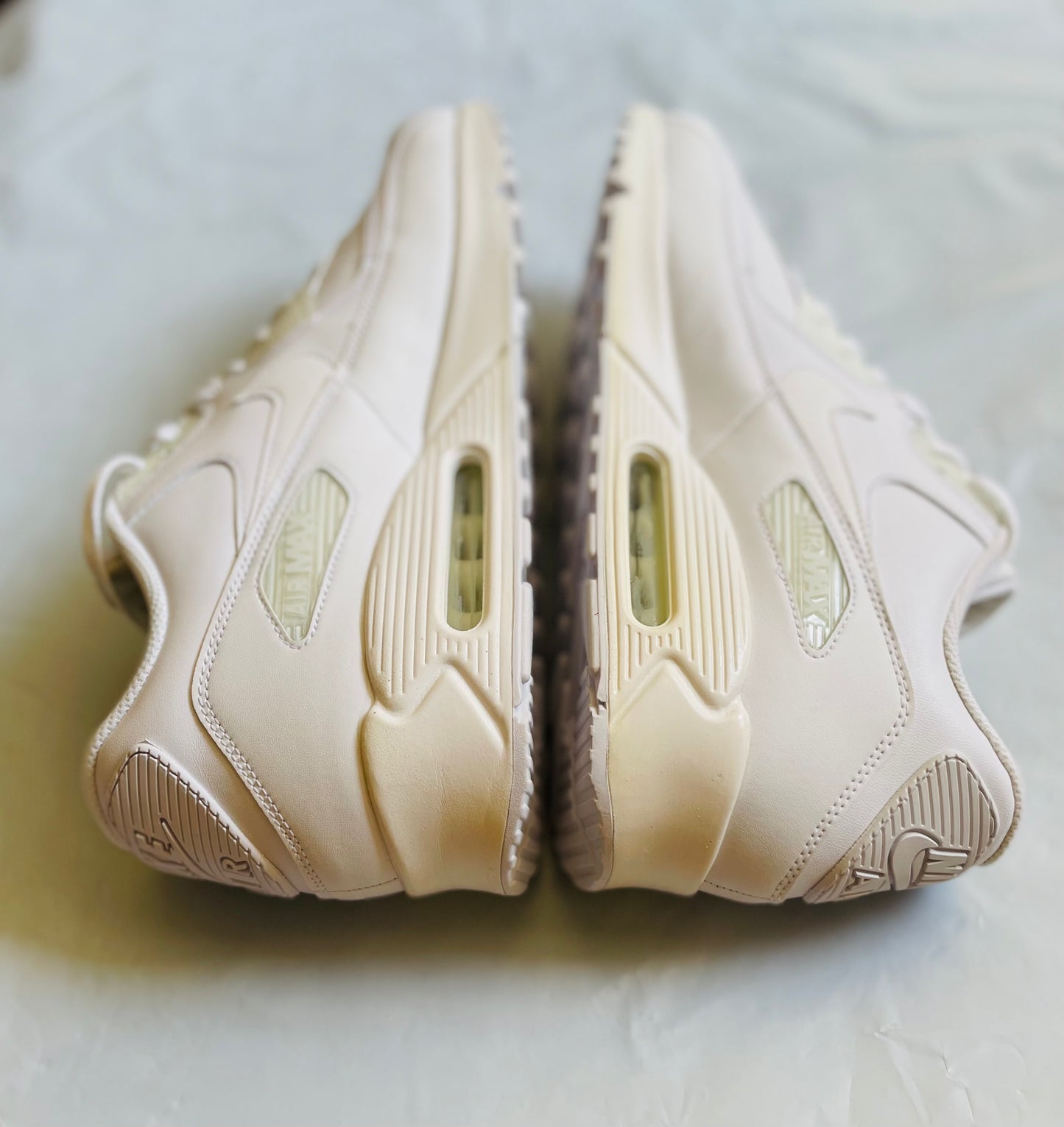 Nike Air Max 90 LTR Mens sz 13A yellowed