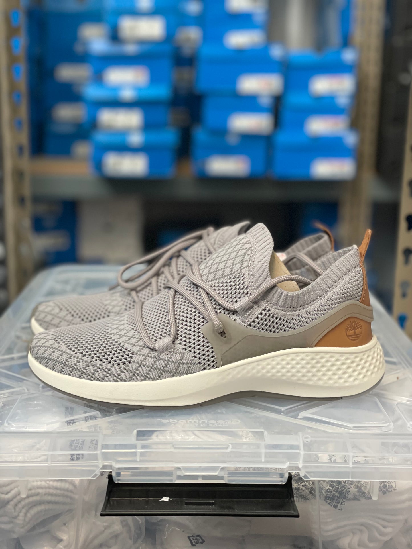 Fly Roam W's Sneaker