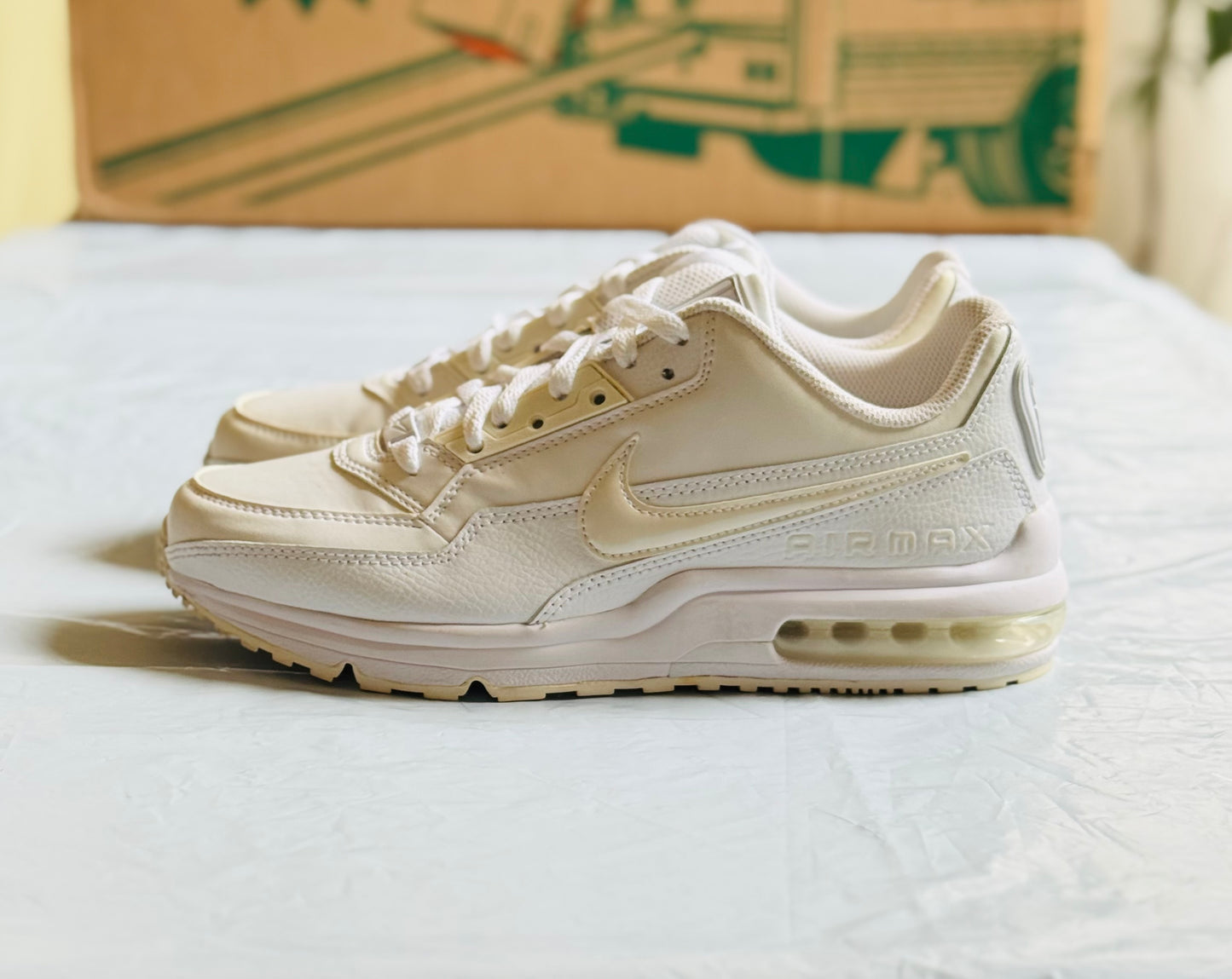 Nike Air Max LTD 3 Mens Premium Triple White sz 8A slightly yellowed