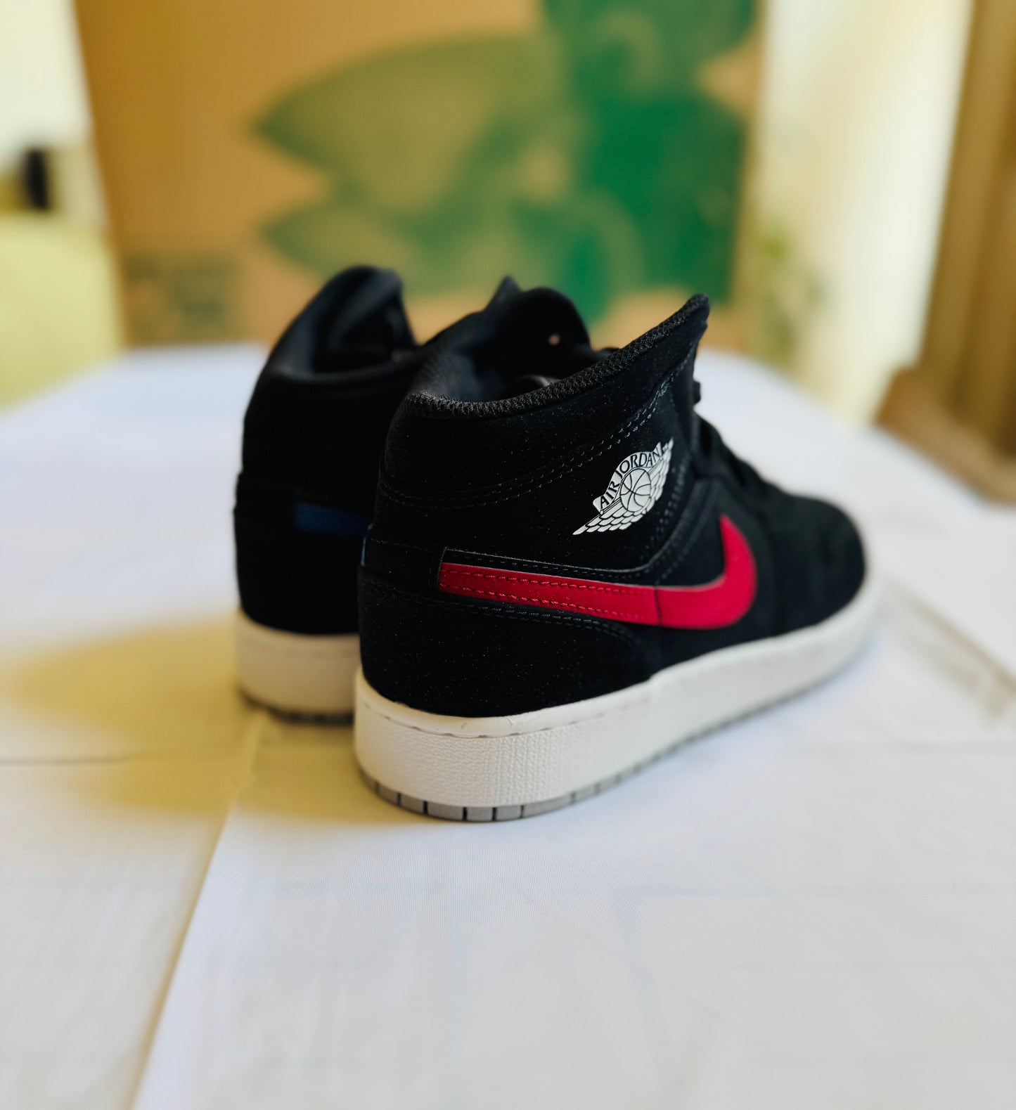 Jordan 1 Mid Juniors blk/university red