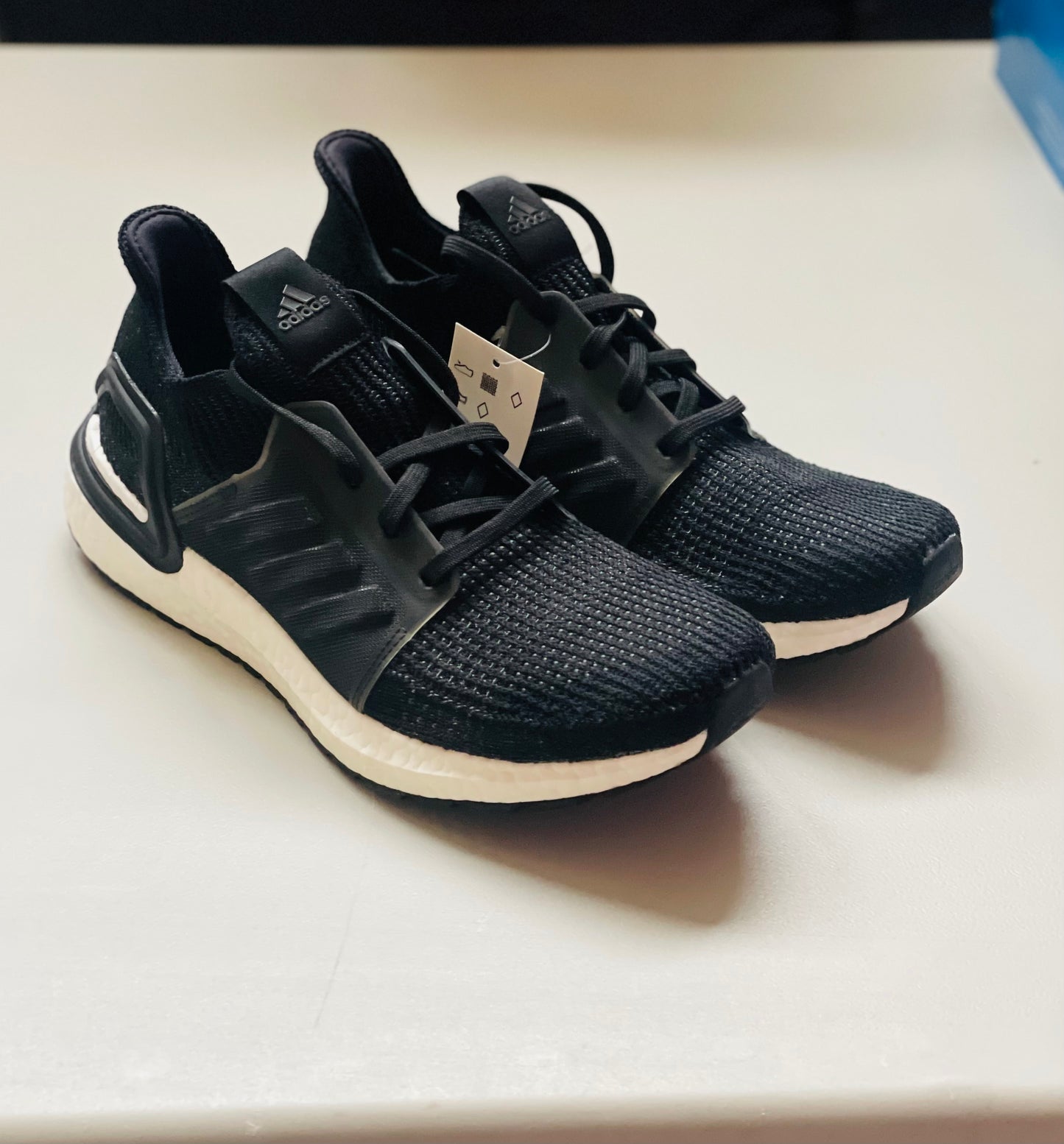 UltraBoost 19 w blk/wht