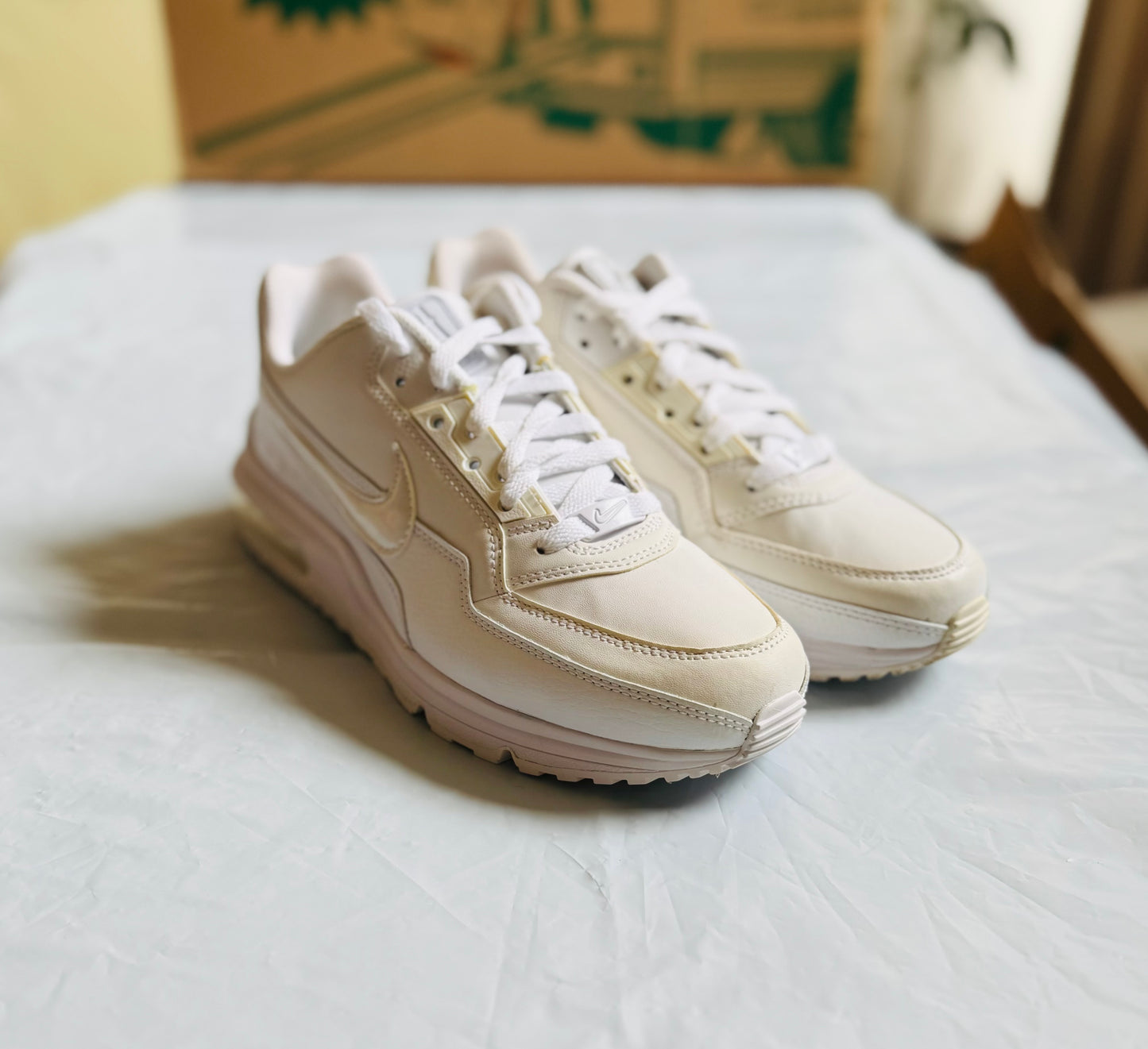 Nike Air Max LTD 3 Mens Premium Triple White sz 8A slightly yellowed