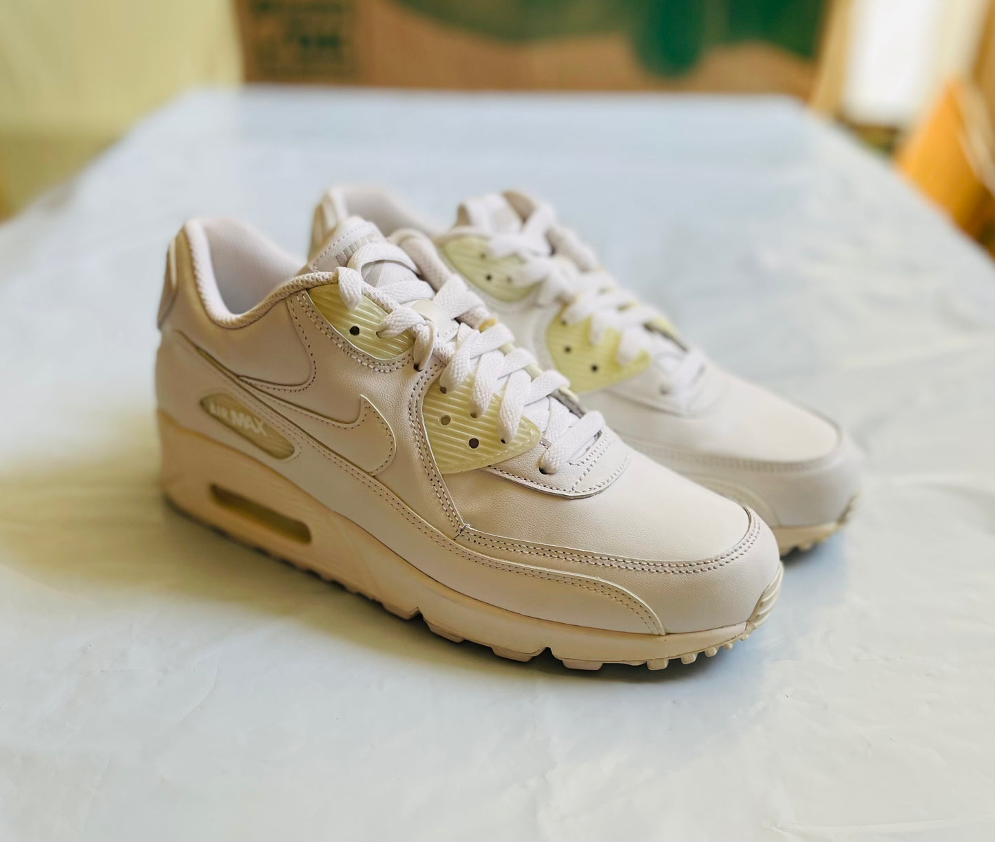 Nike Air Max 90 LTR Mens sz 8D yellowed