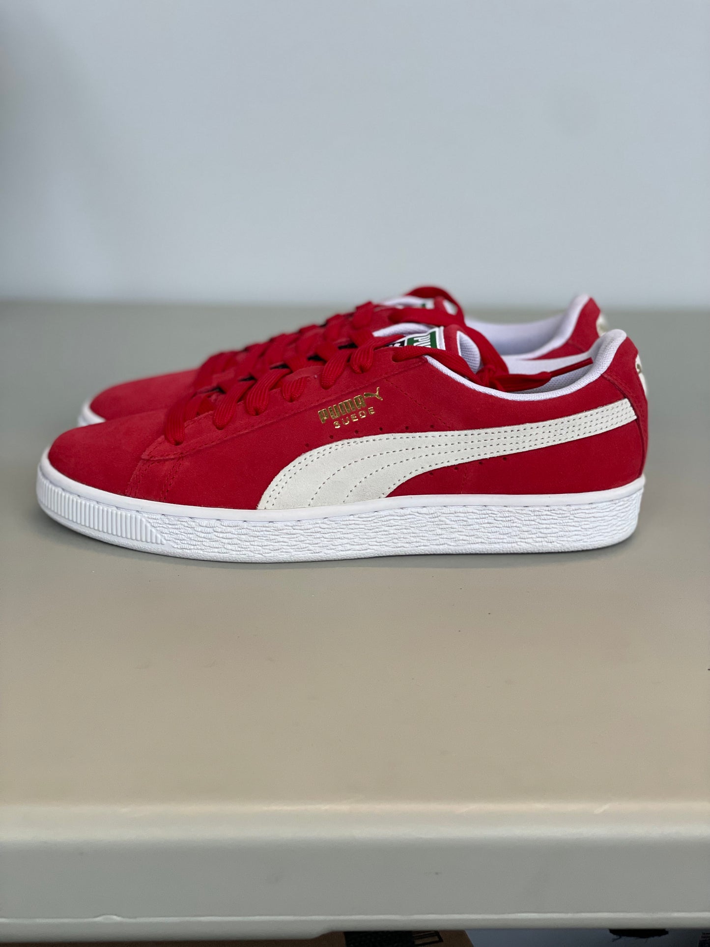 Suede Classic+ high risk red