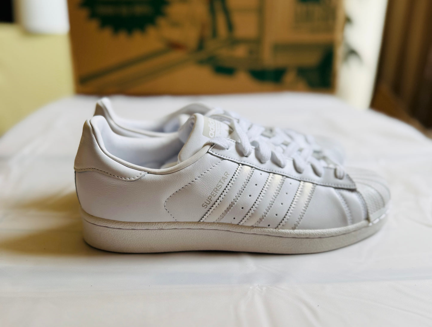 Superstar W seasonal white