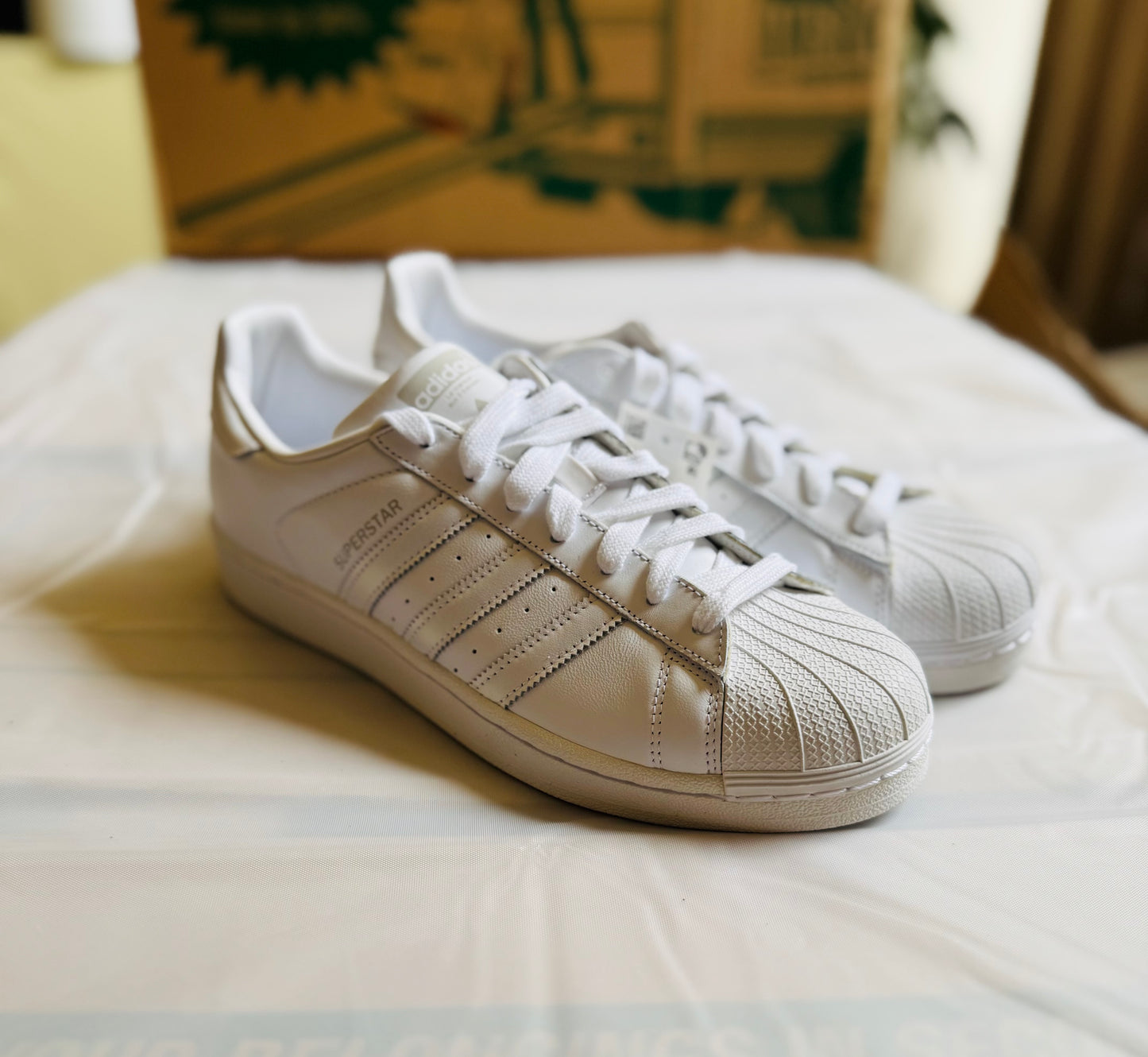 Superstar W seasonal white