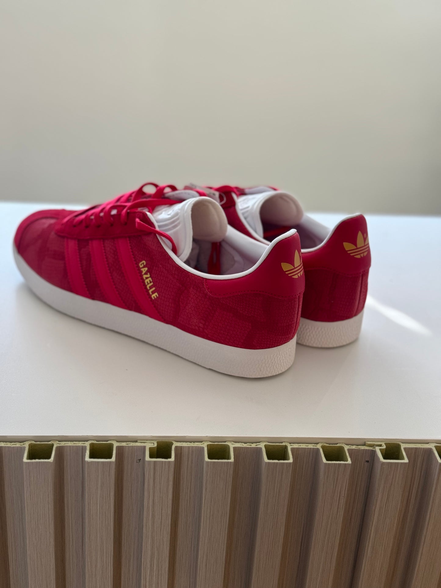 Gazelle W bold red 10 only