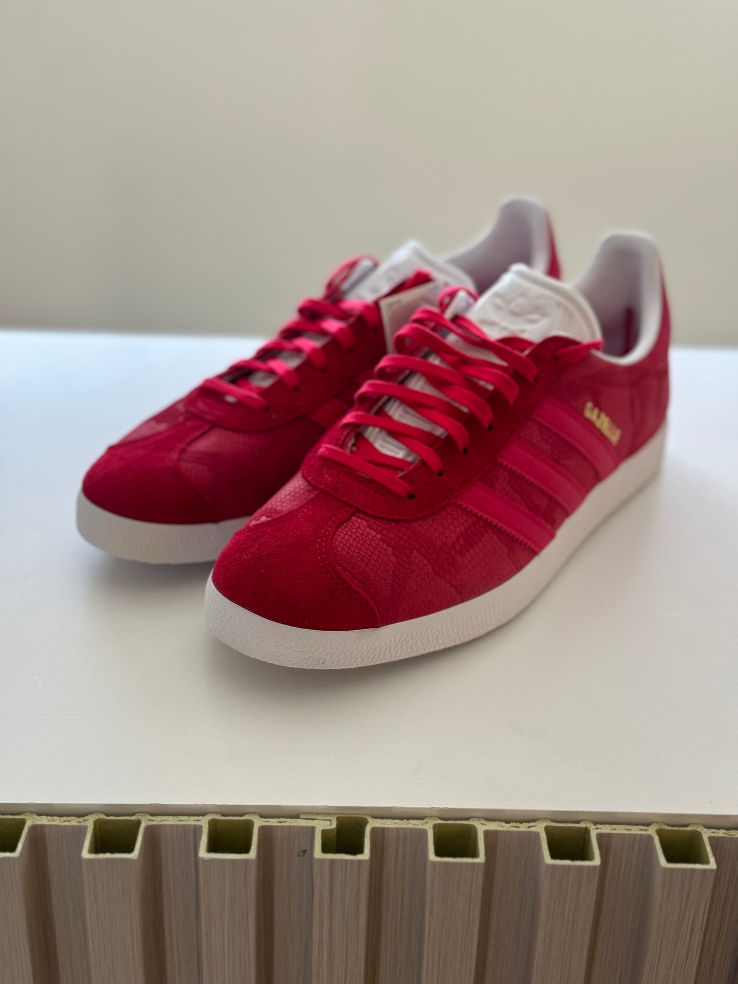 Gazelle W bold red 10 only