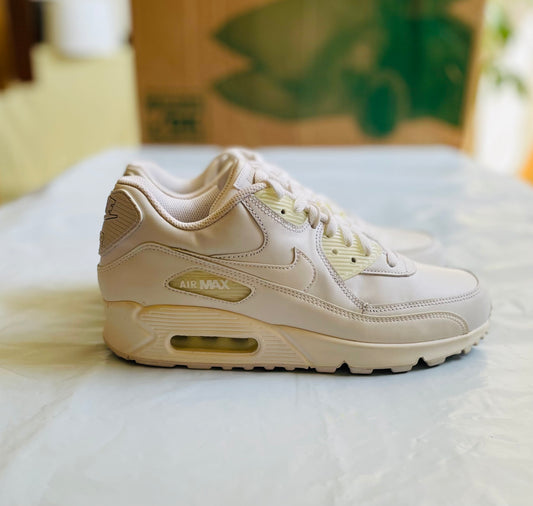 Nike Air Max 90 LTR Mens sz 8D yellowed