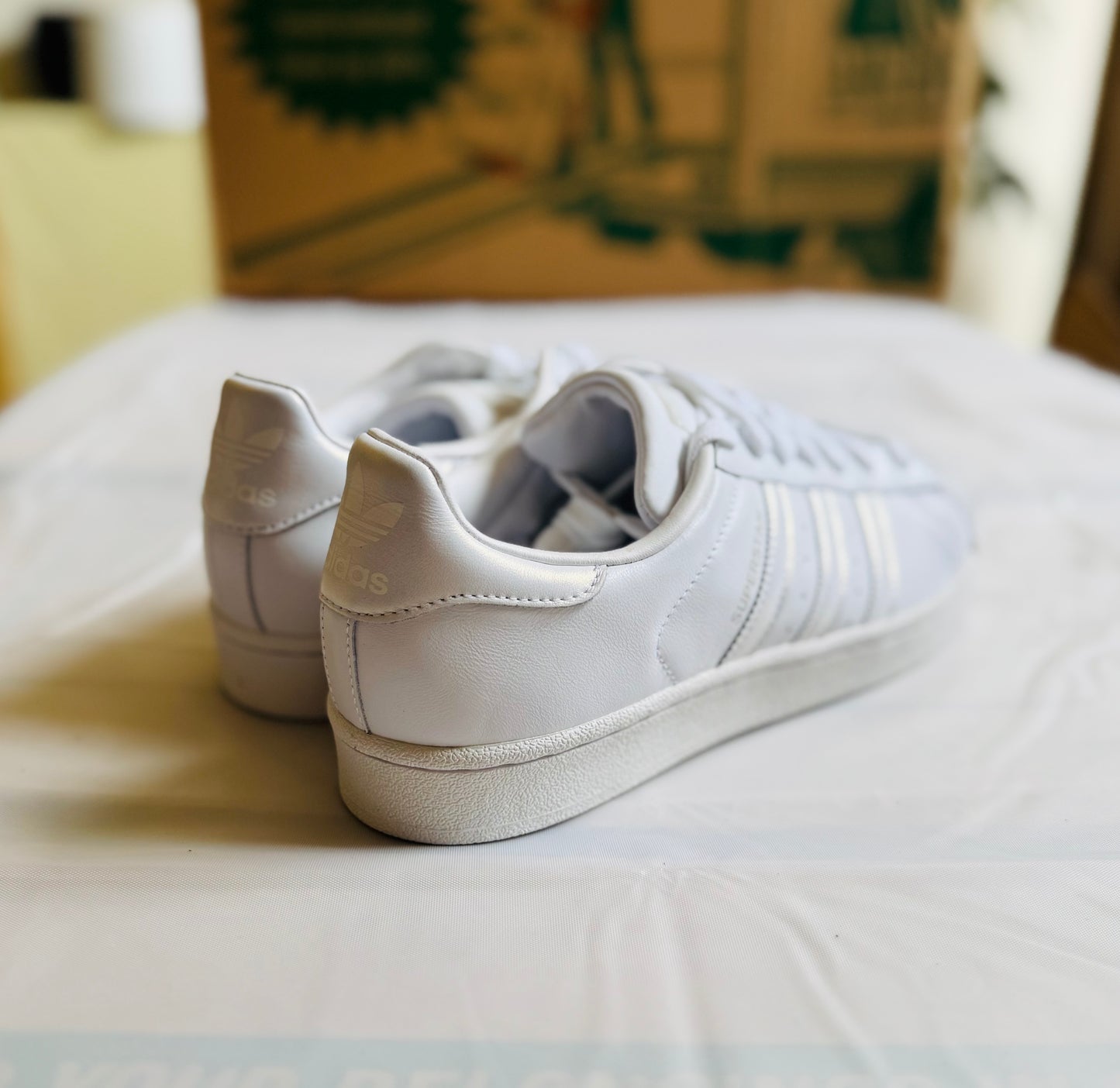 Superstar W seasonal white