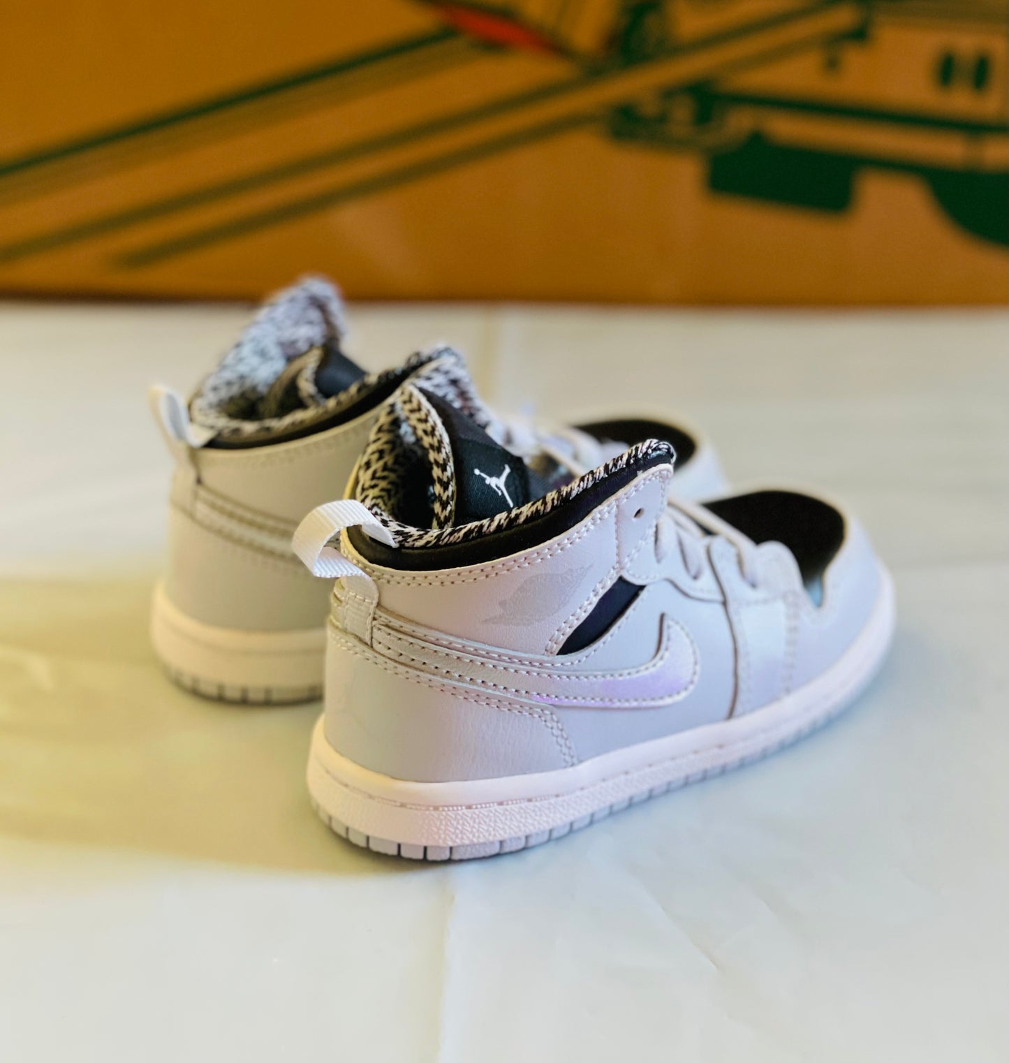 Jordan 1 mid bt