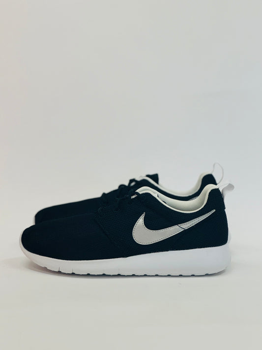 Nike Roshe One GS 7 only