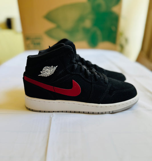 Jordan 1 Mid Juniors blk/university red